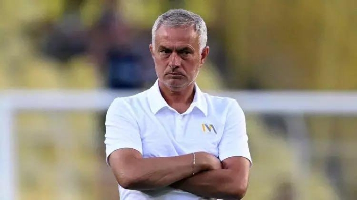 Mourinho O İsimle Yolları Ayırıyor! Takımdan Ayrılık Kesinleşti