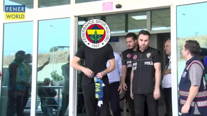 Fenerbahçe Hareketlendi! Yıldız Futbolcu İstanbul Yolunda!