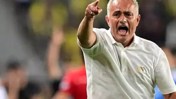 Mourinho maç öncesi kararını revize etti! İki futbolcu yedek kulübesine çekiliyor..