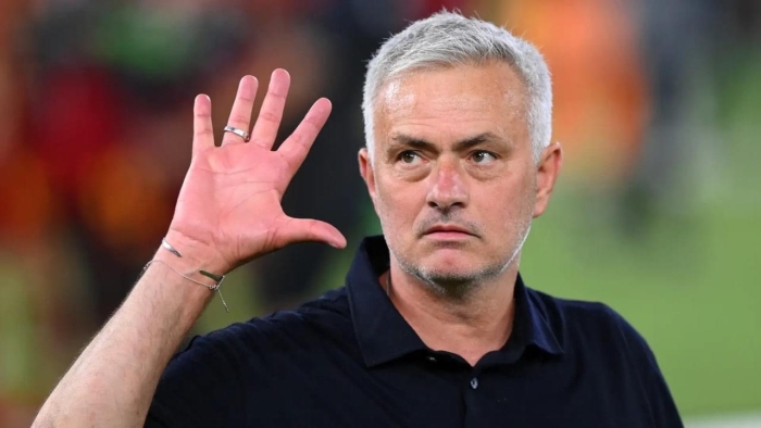 Mourinho derbi öncesi şaşırtıcı hamle! 5 maçtır ilk 11'de olan oyuncu kulübeye çekiliyor...