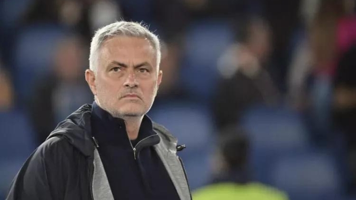 Mourinho’dan Fenerbahçeli Yıldıza Şok: “Artık İlk 11’de Yoksun!”