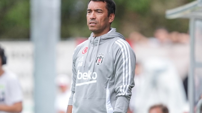 Van Bronckhorst’un 10 Kişilik Listesi: 1 Forma İçin 3 Aday Kaldı